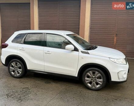 Белый Сузуки Витара, объемом двигателя 1.37 л и пробегом 149 тыс. км за 16400 $, фото 2 на Automoto.ua