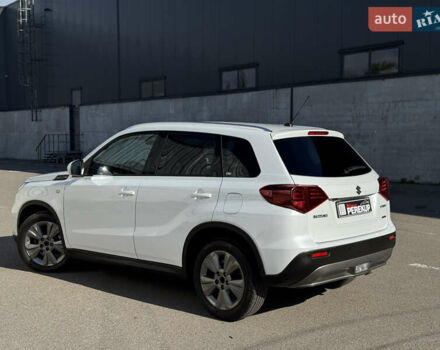 Сузуки Витара 2020 в Киеве на Automoto.ua Белый Сузуки Витара, объемом двигателя 1.37 л и пробегом 25 тыс. км за 18999 $, фото 4 на Automoto.ua