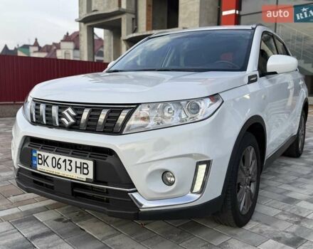 Белый Сузуки Витара, объемом двигателя 1.37 л и пробегом 112 тыс. км за 16800 $, фото 2 на Automoto.ua