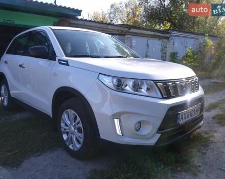 Белый Сузуки Витара, объемом двигателя 1.59 л и пробегом 12 тыс. км за 19375 $, фото 4 на Automoto.ua