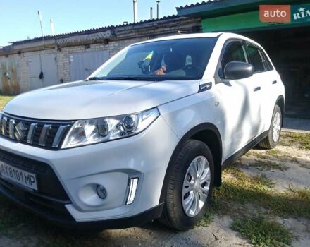 Белый Сузуки Витара, объемом двигателя 1.59 л и пробегом 12 тыс. км за 19375 $, фото 3 на Automoto.ua