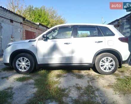 Белый Сузуки Витара, объемом двигателя 1.59 л и пробегом 12 тыс. км за 19375 $, фото 2 на Automoto.ua