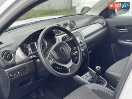 Белый Сузуки Витара, объемом двигателя 1.59 л и пробегом 160 тыс. км за 11500 $, фото 1 на Automoto.ua