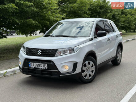 Сузуки Витара 2019 в Киеве на Automoto.ua Белый Сузуки Витара, объемом двигателя 1 л и пробегом 96 тыс. км за 13999 $, фото 1 на Automoto.ua