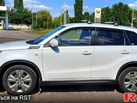 Білий Сузукі Вітара, об'ємом двигуна 1 л та пробігом 60 тис. км за 18500 $, фото 1 на Automoto.ua