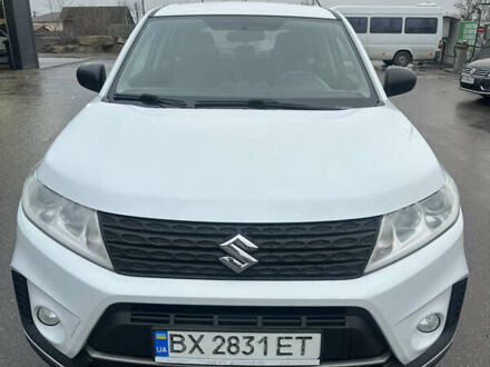 Белый Сузуки Витара, объемом двигателя 1 л и пробегом 105 тыс. км за 11700 $, фото 1 на Automoto.ua