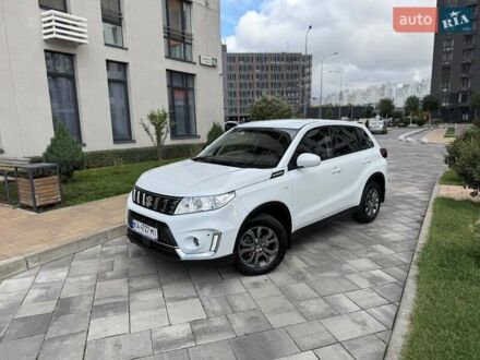 Сузукі Вітара 2023 у Києві на Automoto.ua Білий Сузукі Вітара, об'ємом двигуна 1.59 л та пробігом 20 тис. км за 22800 $, фото 1 на Automoto.ua