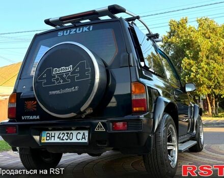 Черный Сузуки Витара, объемом двигателя 1.6 л и пробегом 185 тыс. км за 3500 $, фото 3 на Automoto.ua