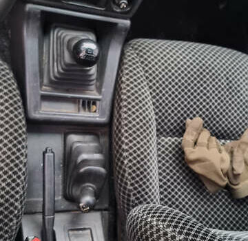 Черный Сузуки Витара, объемом двигателя 1.59 л и пробегом 303 тыс. км за 4950 $, фото 8 на Automoto.ua