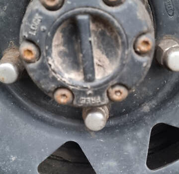 Черный Сузуки Витара, объемом двигателя 1.59 л и пробегом 303 тыс. км за 4950 $, фото 7 на Automoto.ua