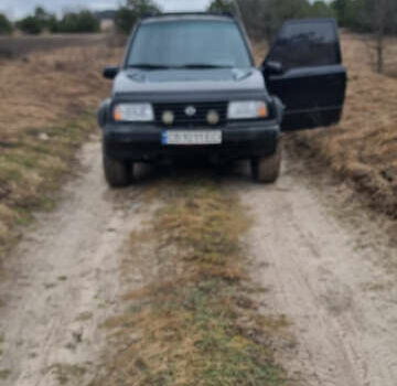 Черный Сузуки Витара, объемом двигателя 1.59 л и пробегом 303 тыс. км за 4950 $, фото 1 на Automoto.ua