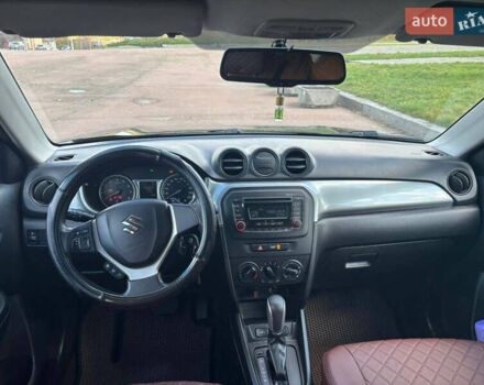 Черный Сузуки Витара, объемом двигателя 1.59 л и пробегом 90 тыс. км за 12500 $, фото 5 на Automoto.ua