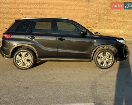 Черный Сузуки Витара, объемом двигателя 1.37 л и пробегом 2 тыс. км за 21900 $, фото 5 на Automoto.ua