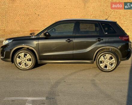 Черный Сузуки Витара, объемом двигателя 1.37 л и пробегом 2 тыс. км за 21900 $, фото 4 на Automoto.ua