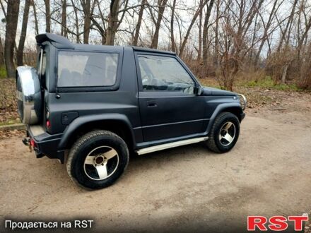 Черный Сузуки Витара, объемом двигателя 1.6 л и пробегом 100 тыс. км за 4500 $, фото 1 на Automoto.ua