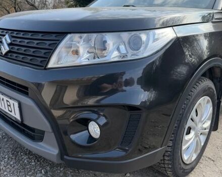 Черный Сузуки Витара, объемом двигателя 1.59 л и пробегом 108 тыс. км за 12000 $, фото 1 на Automoto.ua