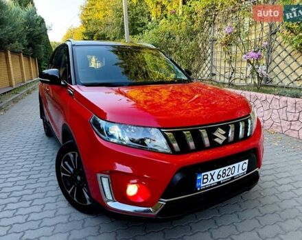 Красный Сузуки Витара, объемом двигателя 1 л и пробегом 60 тыс. км за 16700 $, фото 1 на Automoto.ua