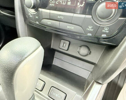 Желтый Сузуки Витара, объемом двигателя 1.37 л и пробегом 141 тыс. км за 17800 $, фото 17 на Automoto.ua