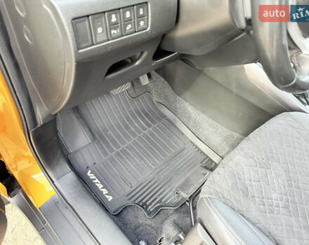 Желтый Сузуки Витара, объемом двигателя 1.37 л и пробегом 141 тыс. км за 17800 $, фото 8 на Automoto.ua