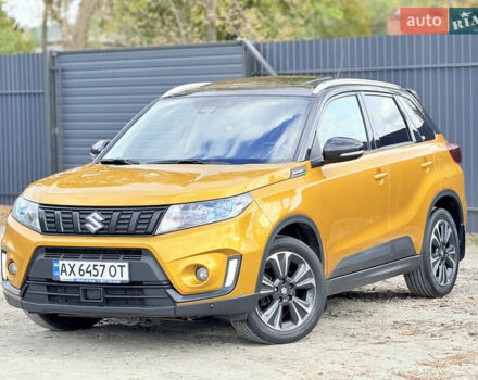 Желтый Сузуки Витара, объемом двигателя 1.37 л и пробегом 141 тыс. км за 17800 $, фото 1 на Automoto.ua