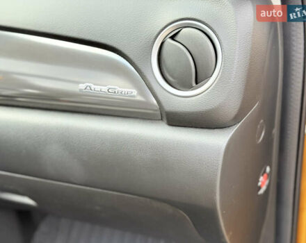 Желтый Сузуки Витара, объемом двигателя 1.37 л и пробегом 141 тыс. км за 17800 $, фото 26 на Automoto.ua