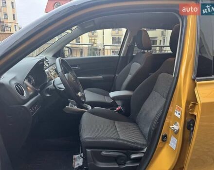 Желтый Сузуки Витара, объемом двигателя 1.59 л и пробегом 29 тыс. км за 19800 $, фото 13 на Automoto.ua