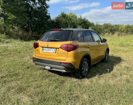 Желтый Сузуки Витара, объемом двигателя 1.6 л и пробегом 20 тыс. км за 18900 $, фото 6 на Automoto.ua