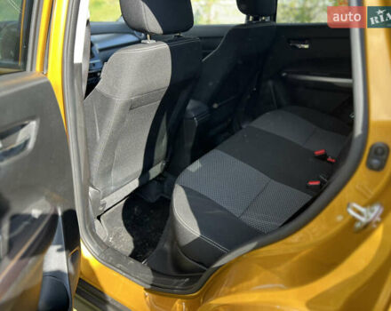 Желтый Сузуки Витара, объемом двигателя 1.6 л и пробегом 20 тыс. км за 18900 $, фото 9 на Automoto.ua