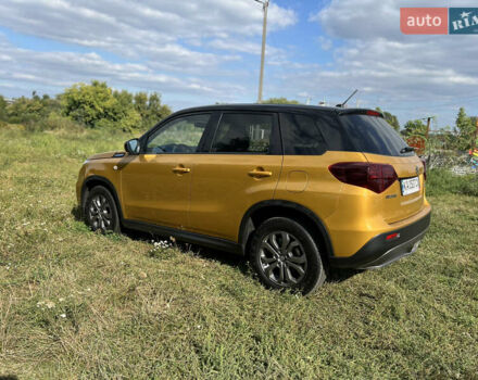 Желтый Сузуки Витара, объемом двигателя 1.6 л и пробегом 20 тыс. км за 18900 $, фото 5 на Automoto.ua