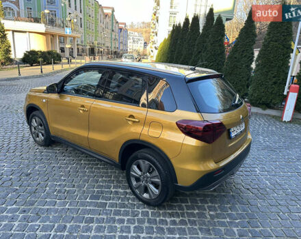 Желтый Сузуки Витара, объемом двигателя 1.37 л и пробегом 1 тыс. км за 17900 $, фото 4 на Automoto.ua