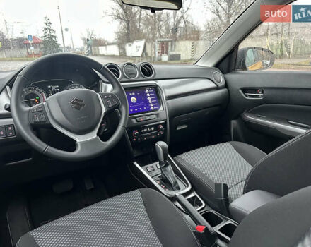 Желтый Сузуки Витара, объемом двигателя 1.37 л и пробегом 1 тыс. км за 17900 $, фото 27 на Automoto.ua