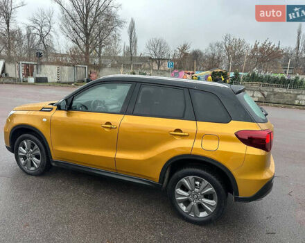 Желтый Сузуки Витара, объемом двигателя 1.37 л и пробегом 1 тыс. км за 19990 $, фото 2 на Automoto.ua