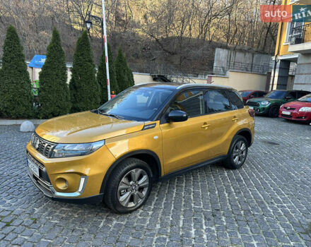 Желтый Сузуки Витара, объемом двигателя 1.37 л и пробегом 1 тыс. км за 17900 $, фото 1 на Automoto.ua