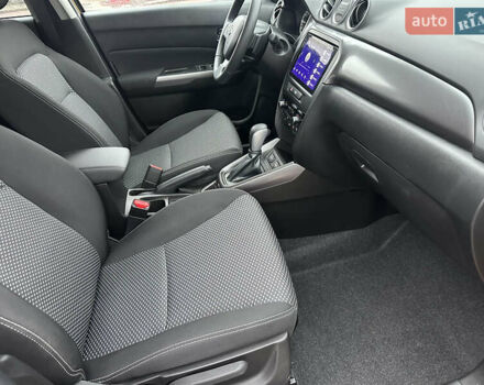 Желтый Сузуки Витара, объемом двигателя 1.37 л и пробегом 1 тыс. км за 17900 $, фото 17 на Automoto.ua