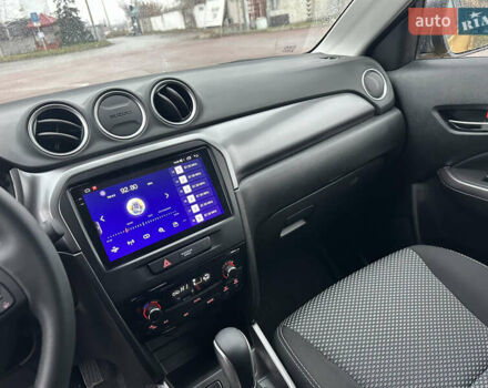 Желтый Сузуки Витара, объемом двигателя 1.37 л и пробегом 1 тыс. км за 17900 $, фото 21 на Automoto.ua