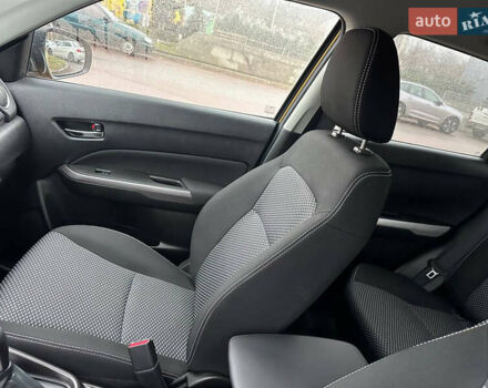 Желтый Сузуки Витара, объемом двигателя 1.37 л и пробегом 1 тыс. км за 19990 $, фото 15 на Automoto.ua