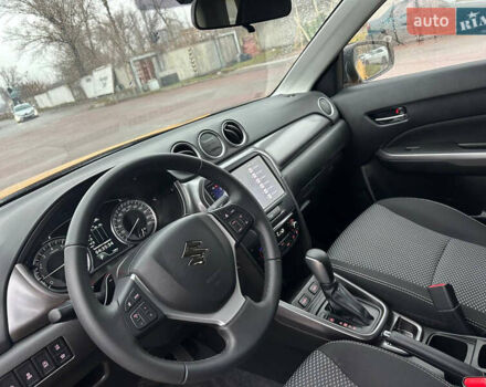 Желтый Сузуки Витара, объемом двигателя 1.37 л и пробегом 1 тыс. км за 19990 $, фото 16 на Automoto.ua