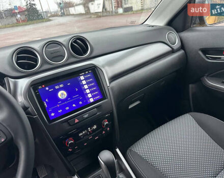 Желтый Сузуки Витара, объемом двигателя 1.37 л и пробегом 1 тыс. км за 19990 $, фото 19 на Automoto.ua