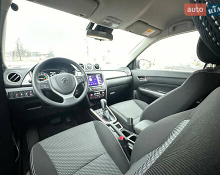 Желтый Сузуки Витара, объемом двигателя 1.37 л и пробегом 1 тыс. км за 19990 $, фото 24 на Automoto.ua