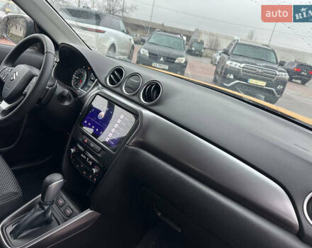 Желтый Сузуки Витара, объемом двигателя 1.37 л и пробегом 1 тыс. км за 19990 $, фото 29 на Automoto.ua