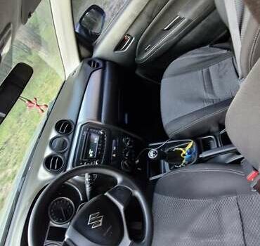 Серый Сузуки Витара, объемом двигателя 1 л и пробегом 150 тыс. км за 13000 $, фото 8 на Automoto.ua