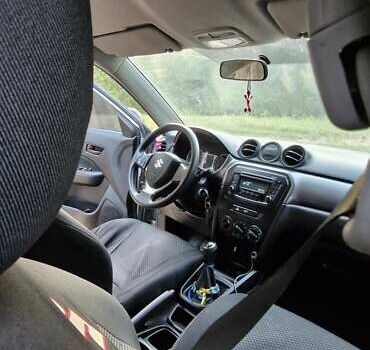 Серый Сузуки Витара, объемом двигателя 1 л и пробегом 150 тыс. км за 13000 $, фото 6 на Automoto.ua