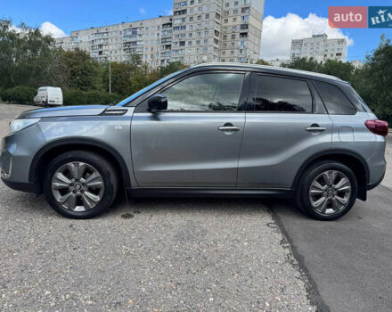 Серый Сузуки Витара, объемом двигателя 1 л и пробегом 88 тыс. км за 16100 $, фото 2 на Automoto.ua