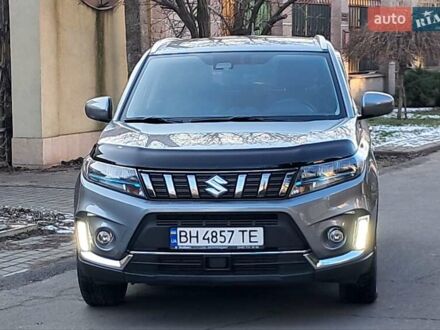 Сузуки Витара 2022 в Одессе на Automoto.ua Серый Сузуки Витара, объемом двигателя 1.37 л и пробегом 22 тыс. км за 20990 $, фото 1 на Automoto.ua