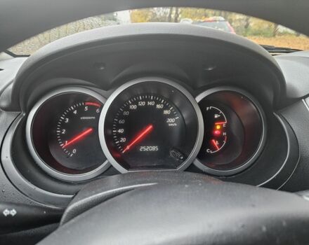 Зеленый Сузуки Витара, объемом двигателя 1.9 л и пробегом 252 тыс. км за 3750 $, фото 13 на Automoto.ua