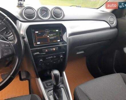 Помаранчевий Сузукі Вітара, об'ємом двигуна 1.59 л та пробігом 128 тис. км за 17200 $, фото 9 на Automoto.ua
