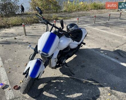 Белый Сузуки Boulevard M109R, объемом двигателя 1.8 л и пробегом 11 тыс. км за 15000 $, фото 22 на Automoto.ua