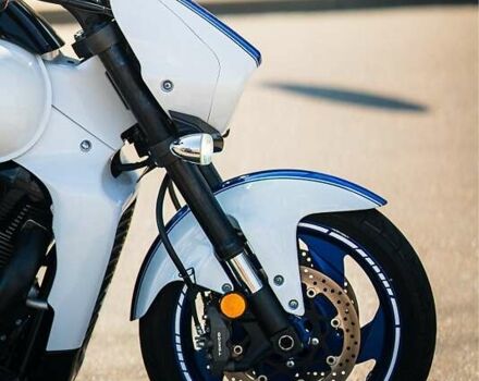 Белый Сузуки Boulevard M109R, объемом двигателя 1.8 л и пробегом 11 тыс. км за 15000 $, фото 1 на Automoto.ua