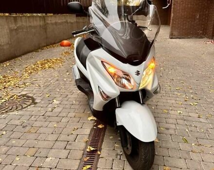 Белый Сузуки Burgman 200, объемом двигателя 0.2 л и пробегом 51 тыс. км за 2100 $, фото 4 на Automoto.ua