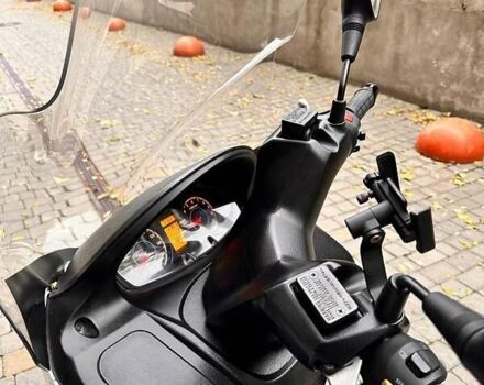 Белый Сузуки Burgman 200, объемом двигателя 0.2 л и пробегом 51 тыс. км за 2100 $, фото 5 на Automoto.ua